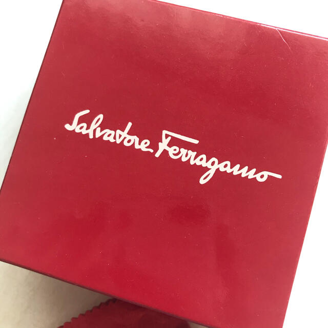 Salvatore Ferragamo(サルヴァトーレフェラガモ)のFerragamo バングル ブラック レディースのアクセサリー(ブレスレット/バングル)の商品写真