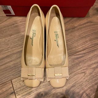 サルヴァトーレフェラガモ(Salvatore Ferragamo)のフェラガモ VARA 美品(ハイヒール/パンプス)