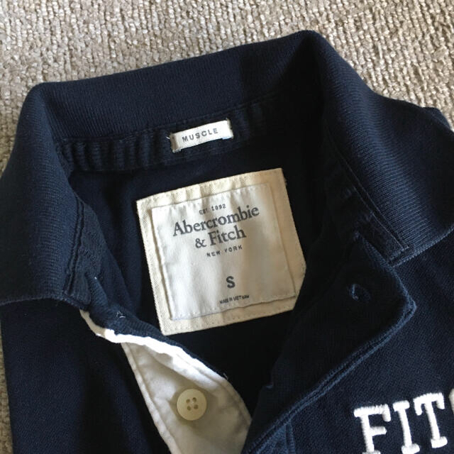 Abercrombie&Fitch(アバクロンビーアンドフィッチ)のアバクロ　新品　半袖ポロシャツ　ロゴ刺繍　 メンズのトップス(ポロシャツ)の商品写真