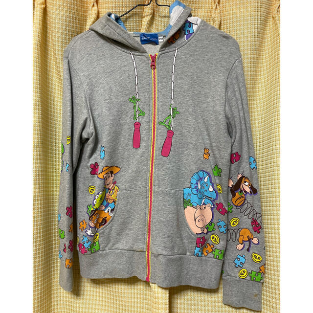 Disney(ディズニー)の【中古】パーカー/トイストーリー キッズ/ベビー/マタニティのキッズ服男の子用(90cm~)(その他)の商品写真