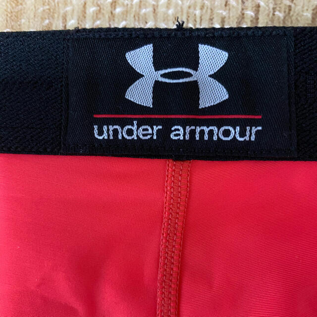 UNDER ARMOUR(アンダーアーマー)のUNDER ARMOUR 膝下パンツヒートギア　Ｌサイズ スポーツ/アウトドアのランニング(ウェア)の商品写真