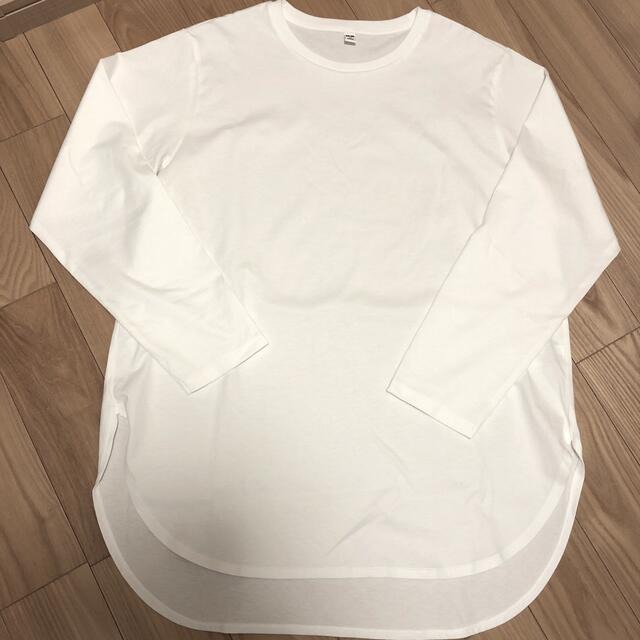 UNIQLO(ユニクロ)のユニクロ　コットンロングシャツテールT レディースのトップス(Tシャツ(長袖/七分))の商品写真