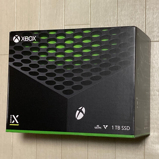 Xbox(エックスボックス)の【新品未開封】Xbox Series X　ゲーム機　本体　Microsoft  エンタメ/ホビーのゲームソフト/ゲーム機本体(家庭用ゲーム機本体)の商品写真