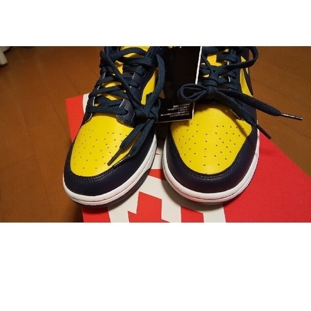 NIKE(ナイキ)のNike Dunk Low Varsity Maize 27.5センチ【新品】 メンズの靴/シューズ(スニーカー)の商品写真