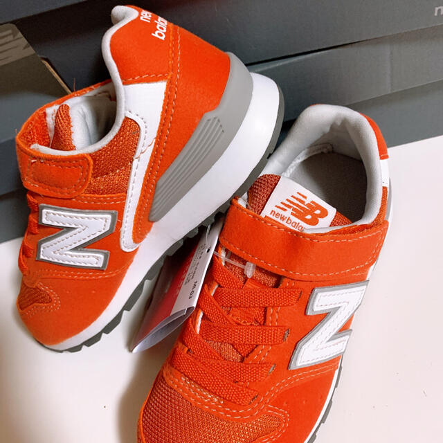 New Balance(ニューバランス)の18.0 新品　ニューバランス　スニーカー　996 オレンジ　キッズ　ジュニア キッズ/ベビー/マタニティのキッズ靴/シューズ(15cm~)(スニーカー)の商品写真