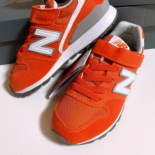 New Balance(ニューバランス)の18.0 新品　ニューバランス　スニーカー　996 オレンジ　キッズ　ジュニア キッズ/ベビー/マタニティのキッズ靴/シューズ(15cm~)(スニーカー)の商品写真