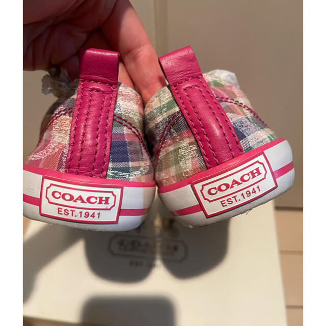 COACH(コーチ)のくー様専用【値下げ】新品　COACH  スニーカー【日本未入荷】7M レディースの靴/シューズ(スニーカー)の商品写真