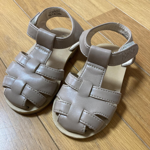 BeBe(ベベ)のBEBE カメサンダル　モカベージュ キッズ/ベビー/マタニティのベビー靴/シューズ(~14cm)(サンダル)の商品写真