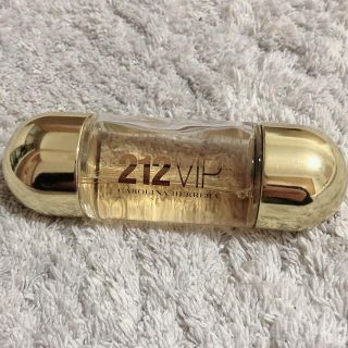 キャロライナヘレナ(CAROLINA HERRERA)のキャロライナヘレラ 212 VIP 30ml(香水(女性用))