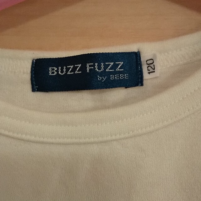 BeBe(ベベ)のBUZZ FUZZ(BEBE)長袖Tシャツ120 キッズ/ベビー/マタニティのキッズ服男の子用(90cm~)(Tシャツ/カットソー)の商品写真