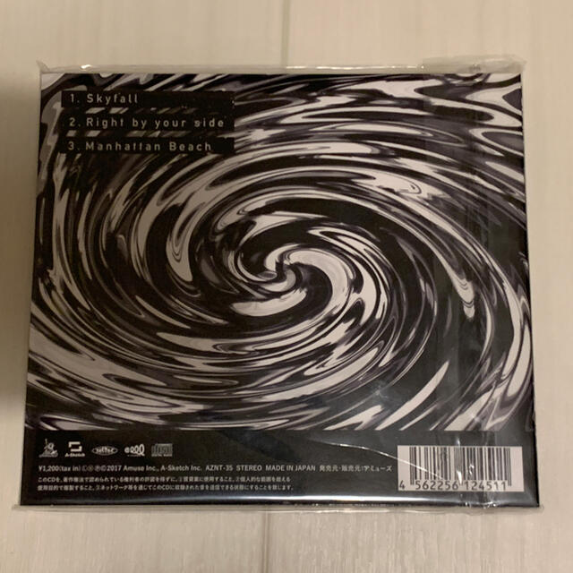 ONE OK ROCK(ワンオクロック)のONE OK ROCK会場限定CDskyfall 美品 エンタメ/ホビーのCD(ワールドミュージック)の商品写真