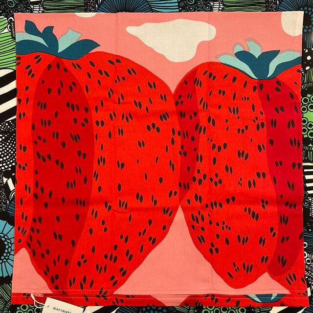 marimekko Mansikkavuoret クッションカバー50×50cm