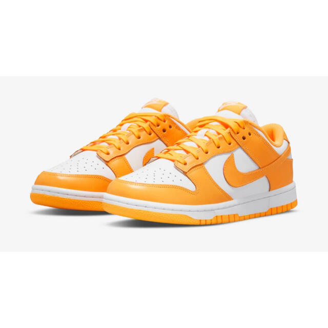 NIKE(ナイキ)のNIKE WMNS DUNK LOW "LASER ORANGE" 24cm レディースの靴/シューズ(スニーカー)の商品写真