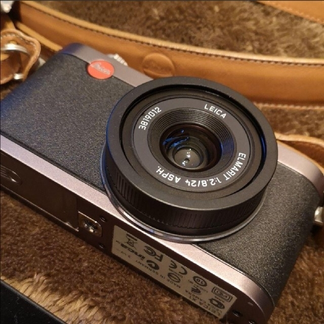 LEICA(ライカ)のLeica X1、ハンドグリップ、速写ケース付き！ スマホ/家電/カメラのカメラ(コンパクトデジタルカメラ)の商品写真