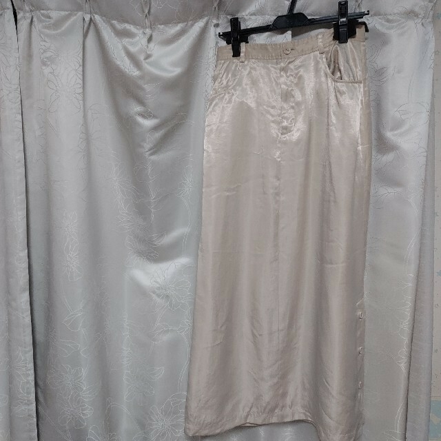 SLY(スライ)のSLY サテンスカート レディースのスカート(ロングスカート)の商品写真