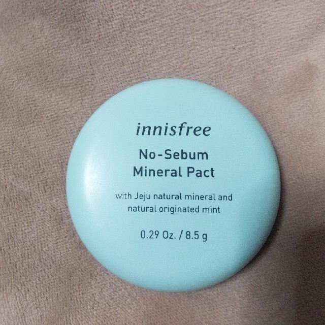 Innisfree(イニスフリー)のInnisfreeのノーセバムブラーパクト コスメ/美容のベースメイク/化粧品(フェイスパウダー)の商品写真