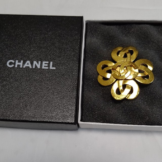 CHANEL(シャネル)の本日、21日のみ!CHANELビンテージブローチ レディースのアクセサリー(ブローチ/コサージュ)の商品写真