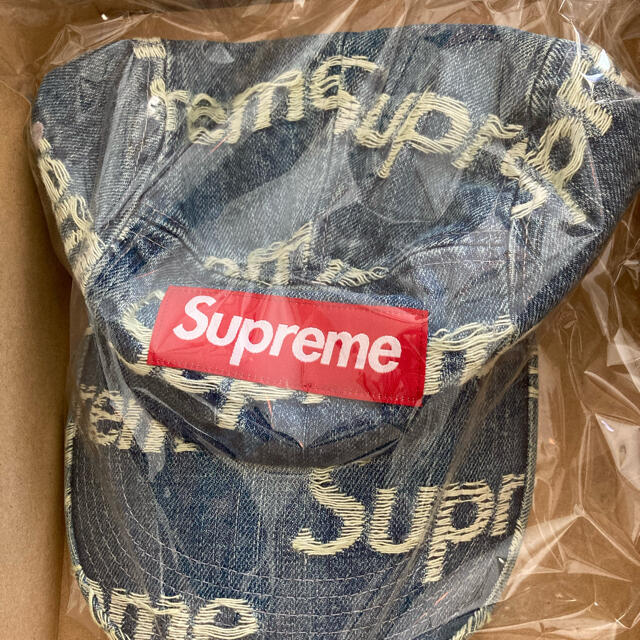 Supreme(シュプリーム)のSupreme Frayed Logos Denim Camp Cap メンズの帽子(キャップ)の商品写真