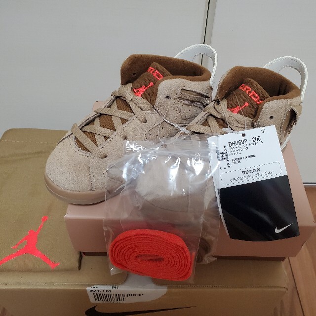 NIKE(ナイキ)のTRAVIS SCOTT × NIKE AIR JORDAN 6 TD15cm キッズ/ベビー/マタニティのキッズ靴/シューズ(15cm~)(スニーカー)の商品写真