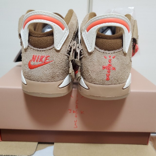 NIKE(ナイキ)のTRAVIS SCOTT × NIKE AIR JORDAN 6 TD15cm キッズ/ベビー/マタニティのキッズ靴/シューズ(15cm~)(スニーカー)の商品写真