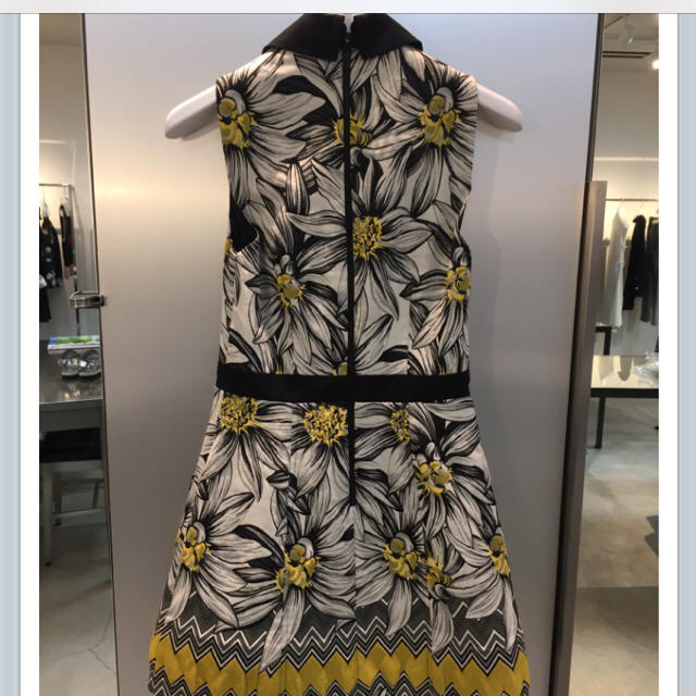Alice+Olivia - デイジー柄ワンピースの通販 by yuri's shop|アリス