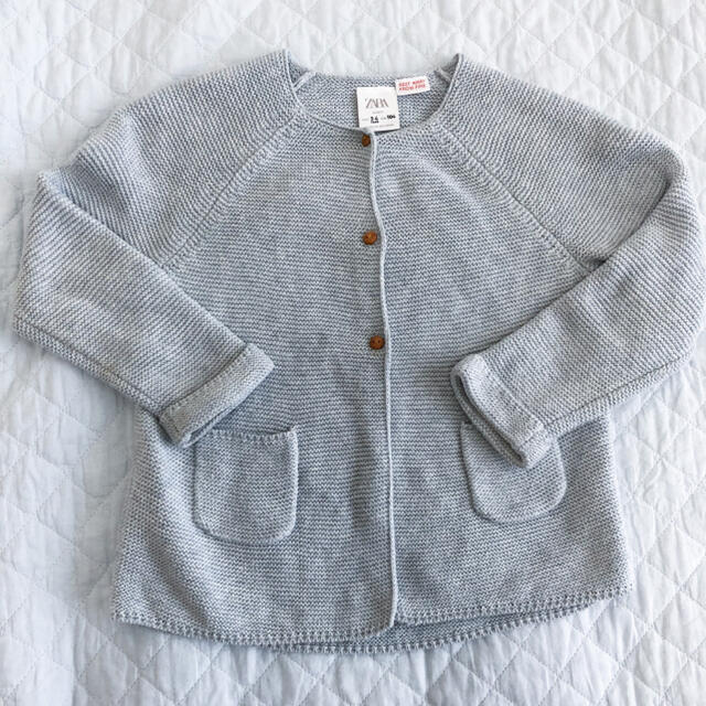 ZARA KIDS(ザラキッズ)のzara ニットカーディガン　104センチ キッズ/ベビー/マタニティのキッズ服男の子用(90cm~)(カーディガン)の商品写真