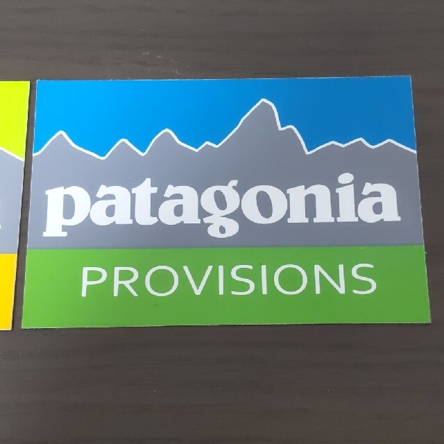 patagonia(パタゴニア)の(縦7.7cm横11.5cm) patagonia ステッカー　１枚のお値段 スポーツ/アウトドアのスポーツ/アウトドア その他(その他)の商品写真