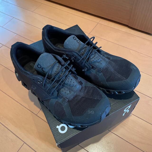 on / Cloud  all black スポーツ/アウトドアのランニング(シューズ)の商品写真