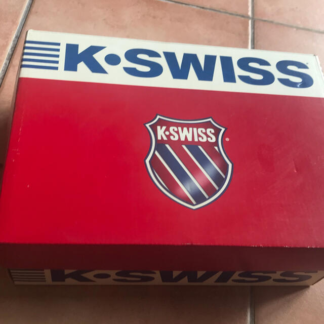 K-SWISS(ケースイス)のkswiss スニーカー 新品タグ有 ステッカー付 レディースの靴/シューズ(スニーカー)の商品写真