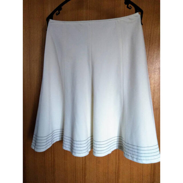 PRIVATE LABEL(プライベートレーベル)のプライベートレーベル　白フレアスカート レディースのスカート(ひざ丈スカート)の商品写真