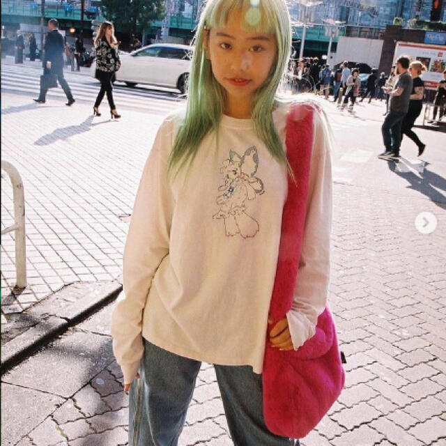 UNIF(ユニフ)のUNIF ロンT 妖精さん プリント .｡.:*☆ ラメ が可愛いです レディースのトップス(Tシャツ(長袖/七分))の商品写真