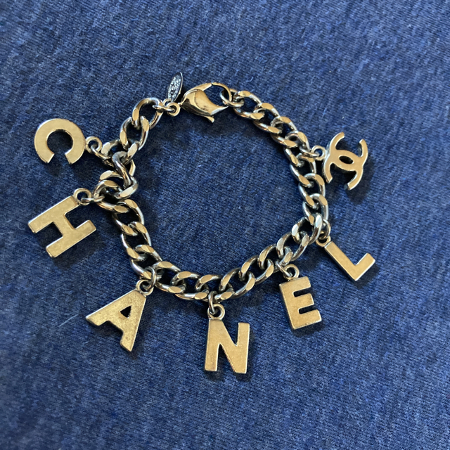 CHANEL(シャネル)のシャネル　アルファベット　チャーム レディースのアクセサリー(チャーム)の商品写真