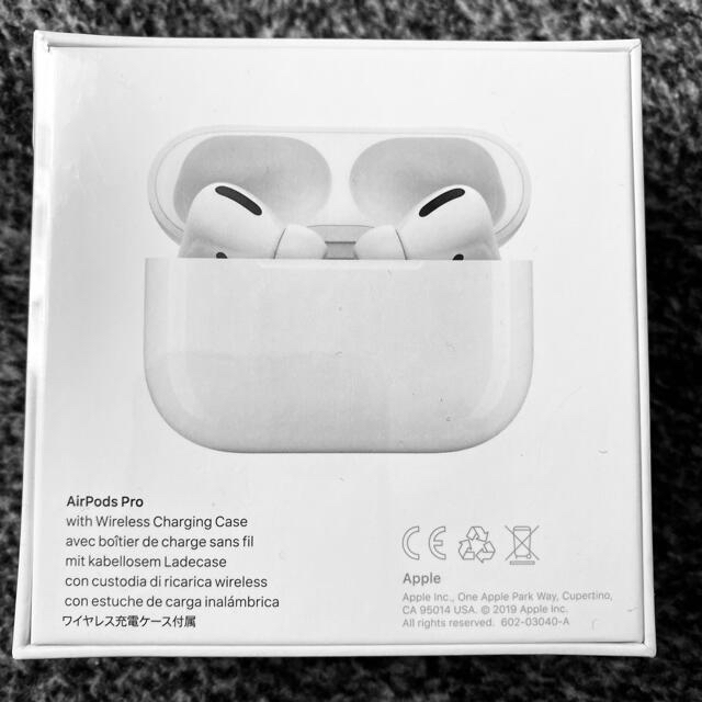 Apple(アップル)の【国内正規品】airpods pro シュリンク付き新品・未開封 スマホ/家電/カメラのオーディオ機器(ヘッドフォン/イヤフォン)の商品写真