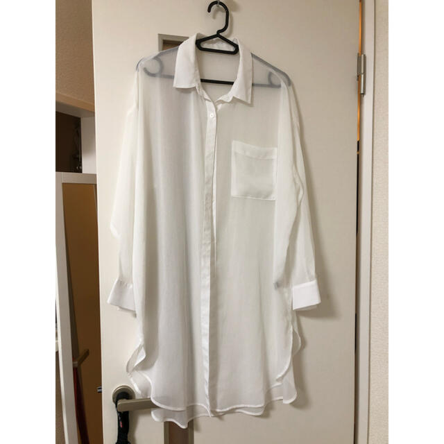 GU(ジーユー)のシアーロングシャツ　長袖　白 レディースのトップス(シャツ/ブラウス(長袖/七分))の商品写真