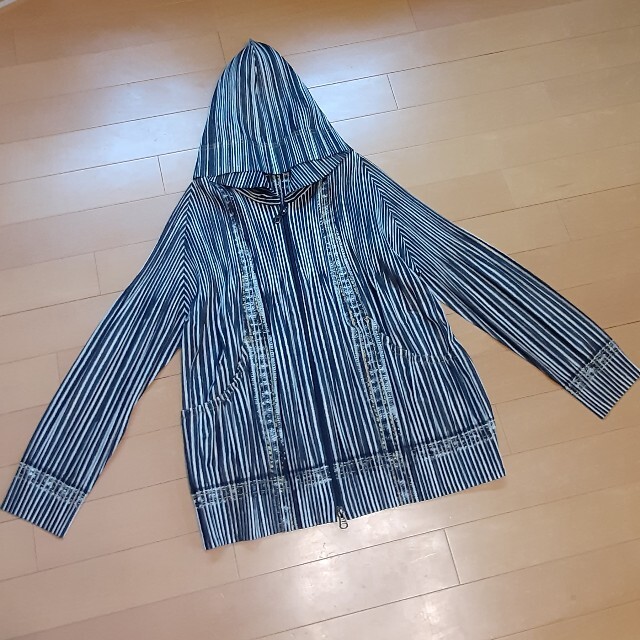 PLEATS PLEASE ISSEY MIYAKE(プリーツプリーズイッセイミヤケ)のプリーツプリーズ3フラッフィープリーツデニム柄パーカー レディースのトップス(パーカー)の商品写真