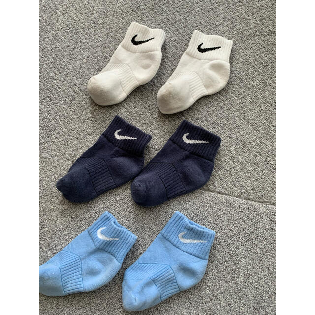 NIKE(ナイキ)の中古　NIKE ナイキ　子供　靴下　ベビー　キッズ キッズ/ベビー/マタニティのこども用ファッション小物(靴下/タイツ)の商品写真