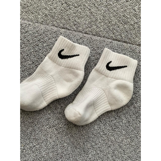 NIKE(ナイキ)の中古　NIKE ナイキ　子供　靴下　ベビー　キッズ キッズ/ベビー/マタニティのこども用ファッション小物(靴下/タイツ)の商品写真