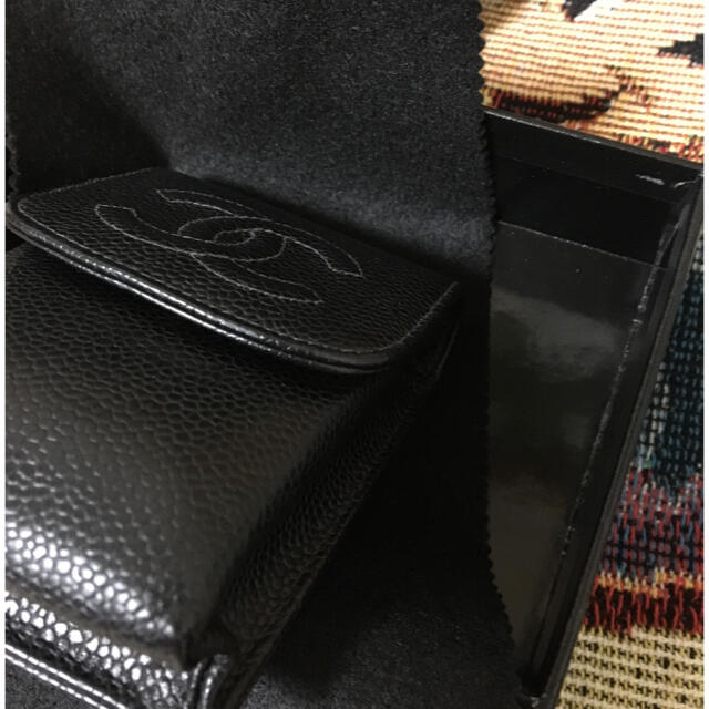 CHANEL(シャネル)の専用  ココマーク キャビアスキン シガレットケース  美品 ブラック正規 メンズのファッション小物(タバコグッズ)の商品写真
