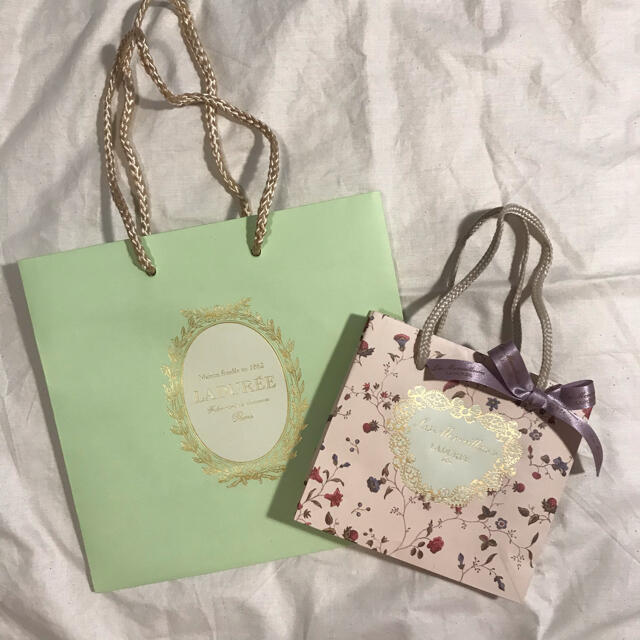 LADUREE(ラデュレ)のラデュレ　紙袋 レディースのバッグ(ショップ袋)の商品写真