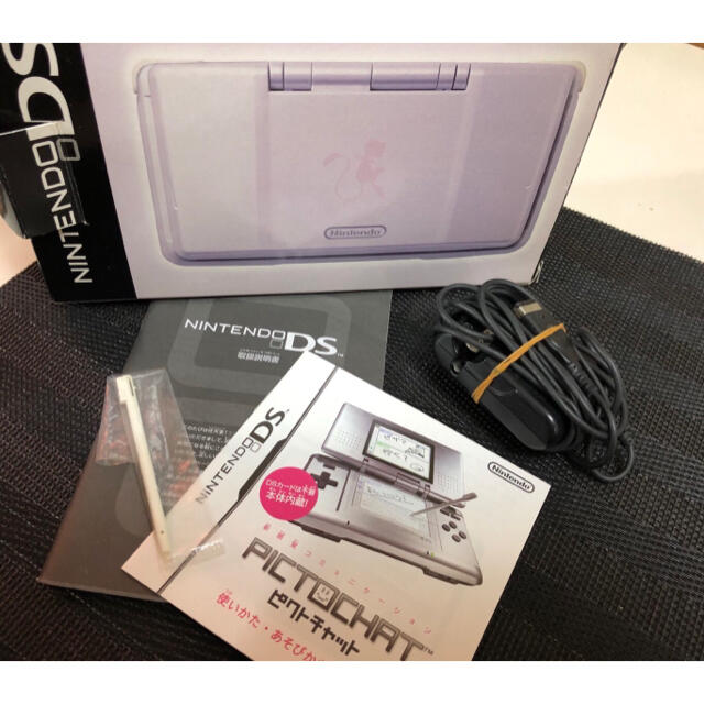 ニンテンドーDS(ニンテンドーDS)のニンテンドーDS本体 ミュウエディション ポケモンセンター限定 (希少品) エンタメ/ホビーのゲームソフト/ゲーム機本体(携帯用ゲーム機本体)の商品写真