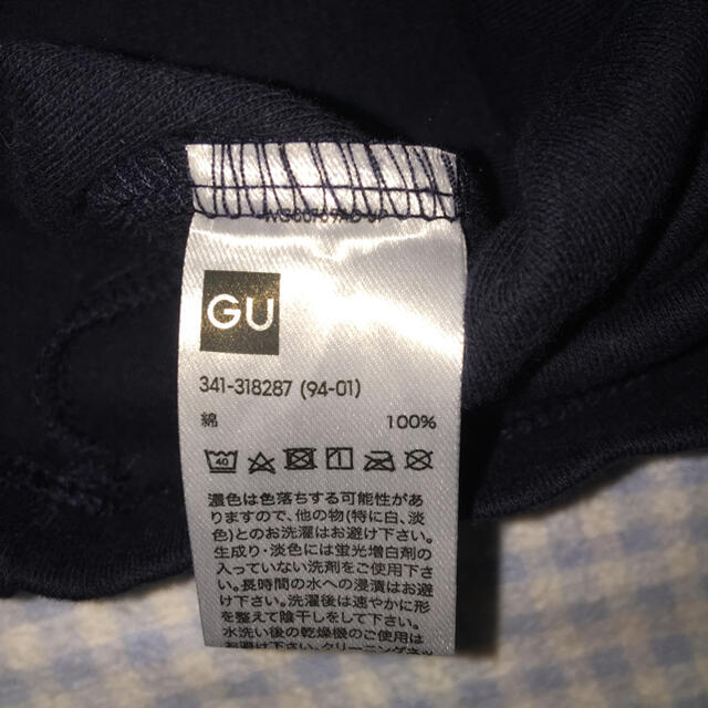 GU(ジーユー)のGU ソフトコットンVネック長袖Tシャツ メンズ 紺色 Lサイズ 綿100% メンズのトップス(Tシャツ/カットソー(七分/長袖))の商品写真