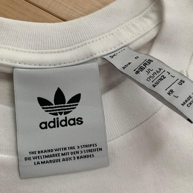 adidas(アディダス)のアディダス　リニア　ロゴ　リピート　トレフォイル　白　Tシャツ　L メンズのトップス(Tシャツ/カットソー(半袖/袖なし))の商品写真