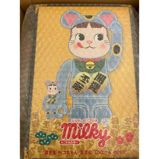 MEDICOM TOY(メディコムトイ)のBE@RBRICK 招き猫 ペコちゃん 青蓄光 400％＆100％ エンタメ/ホビーのフィギュア(その他)の商品写真