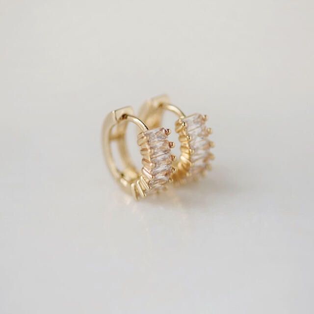 AHKAH(アーカー)のcrystal hoop pierce ◯18k coating レディースのアクセサリー(ピアス)の商品写真