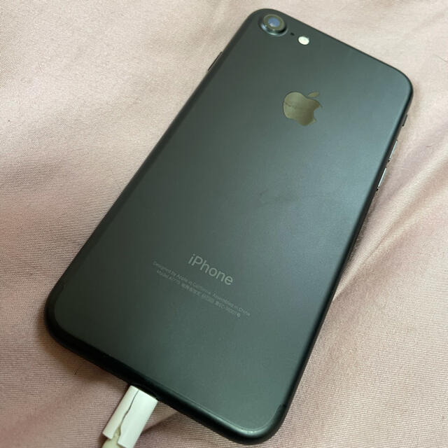 Apple(アップル)のiPhone7 128GB ブラック スマホ/家電/カメラのスマートフォン/携帯電話(スマートフォン本体)の商品写真