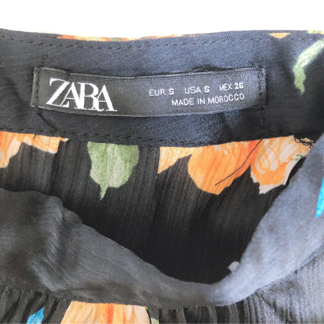 ZARA(ザラ)のフラワー柄ジャンプスーツ レディースのパンツ(オールインワン)の商品写真