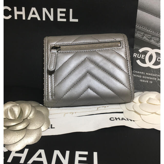 CHANEL(シャネル)のkabu様専用♡美品♡ シャネル Vステッチ 三つ折り財布 スタッズ 正規品 レディースのファッション小物(財布)の商品写真