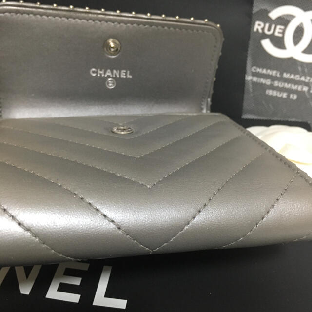 CHANEL(シャネル)のkabu様専用♡美品♡ シャネル Vステッチ 三つ折り財布 スタッズ 正規品 レディースのファッション小物(財布)の商品写真