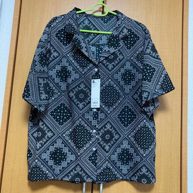 GU(ジーユー)のGU オープンカラーシャツ　バンダナ柄 レディースのトップス(シャツ/ブラウス(半袖/袖なし))の商品写真