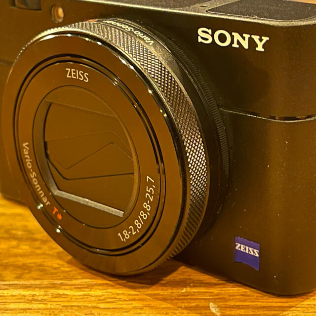 SONY(ソニー)のSONY Cyber−Shot RX DSC-RX100M5 スマホ/家電/カメラのカメラ(コンパクトデジタルカメラ)の商品写真